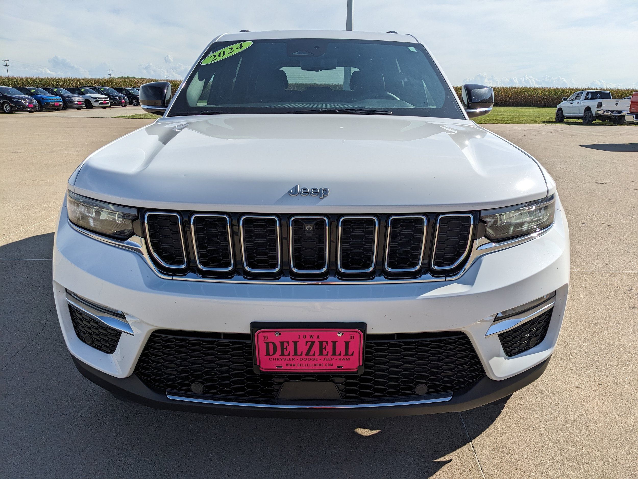 Used 2024 Jeep Grand Cherokee Limited w/ Luxury Tech Group II AWD/4WD image 3