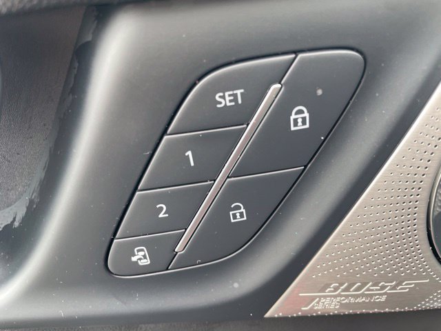 Used 2025 Buick Enclave Avenir w/ Super Cruise Package FWD image 12