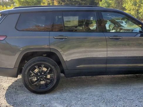 New 2025 Jeep Grand Cherokee L Altitude image 8