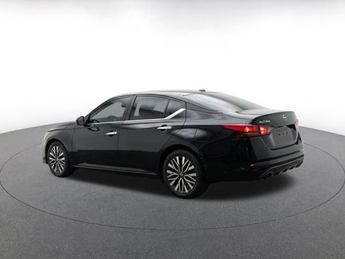Used 2025 Nissan Altima 2.5 SV FWD image 7