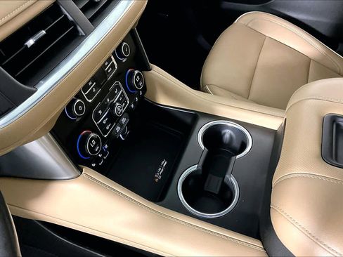 Used 2021 Chevrolet Tahoe Premier w/ Premium Package image 15