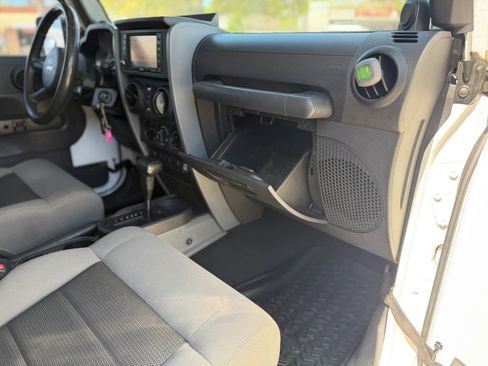 Used 2010 Jeep Wrangler Unlimited Rubicon w/ Trailer Tow Group AWD/4WD image 12