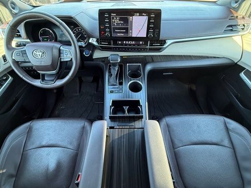 Used 2023 Toyota Sienna Platinum image 16