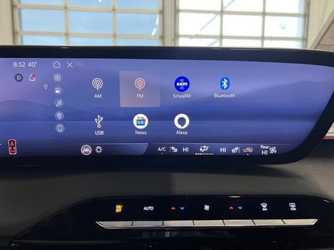 Used 2025 Buick Enclave Preferred image 26