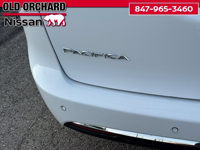 Used 2024 Chrysler Pacifica Touring FWD image 9