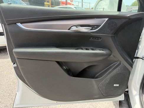 Used 2018 Cadillac XT5 Luxury w/ LPO, Black Ice Package AWD/4WD image 12