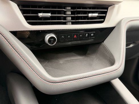 Used 2025 Ford Explorer Active AWD/4WD image 20