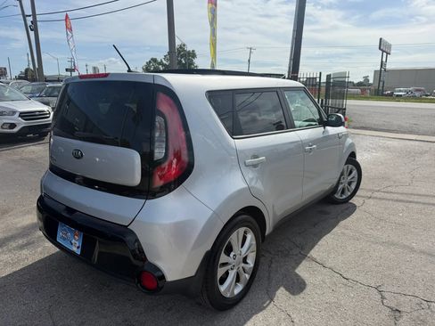 Used 2016 Kia Soul + w/ Primo Package FWD image 4