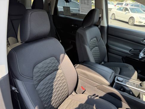 Used 2022 Nissan Pathfinder SV image 26