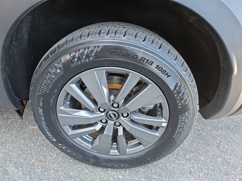 Used 2025 Nissan Pathfinder SV FWD image 33