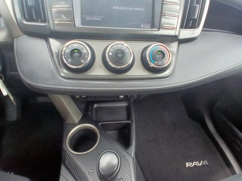 Used 2014 Toyota RAV4 LE FWD image 28