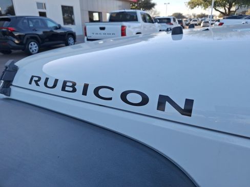 Used 2016 Jeep Wrangler Unlimited Rubicon w/ Connectivity Group image 12