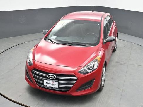 Used 2016 Hyundai Elantra GT FWD image 17