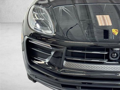 Certified 2026 Porsche Macan AWD/4WD image 6
