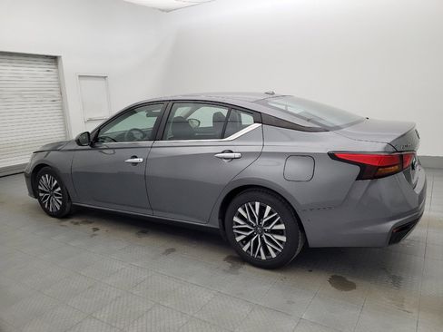 Used 2023 Nissan Altima 2.5 SV image 3