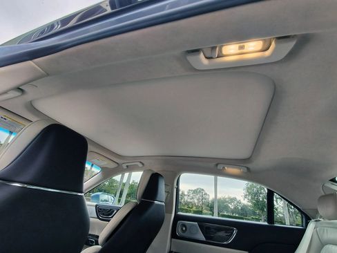 Used 2019 Lincoln Continental Black Label image 28