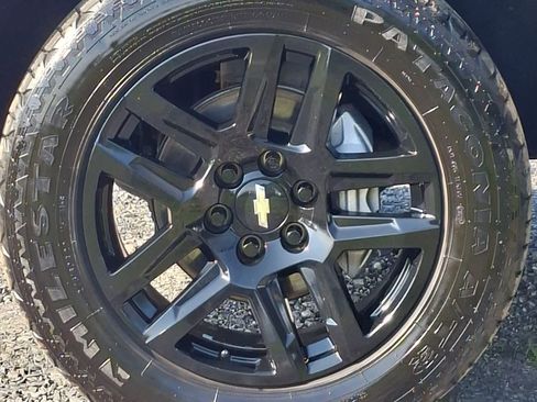 Used 2019 Chevrolet Silverado 1500 Custom Trail Boss w/ Custom Convenience Package AWD/4WD image 25