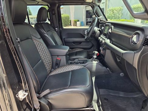 Used 2023 Jeep Gladiator Overland AWD/4WD image 18
