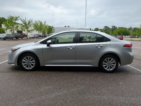 Used 2025 Toyota Corolla LE w/ LE Premium Package FWD image 7