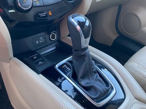 Used 2020 Nissan Rogue SL w/ Premium Package image 21