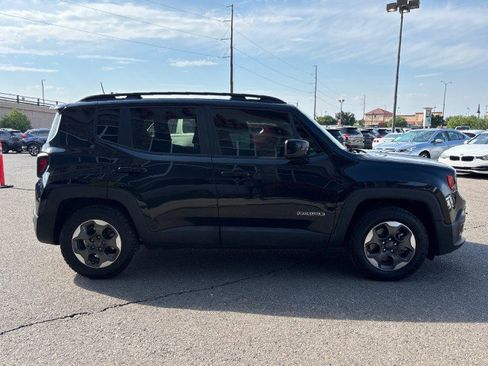 Used 2018 Jeep Renegade Latitude image 6