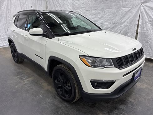 Used 2019 Jeep Compass Latitude AWD/4WD image 3