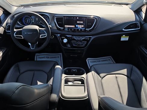 New 2027 Chrysler Pacifica Select FWD image 22