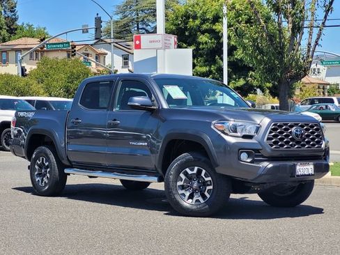 Certified 2022 Toyota Tacoma TRD Off-Road w/ Technology Package AWD/4WD image 2