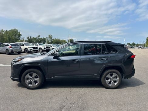 Used 2025 Toyota RAV4 XLE AWD/4WD image 4