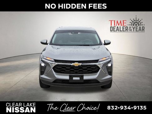 Used 2024 Chevrolet Trax LS w/ LS Convenience Package FWD image 2