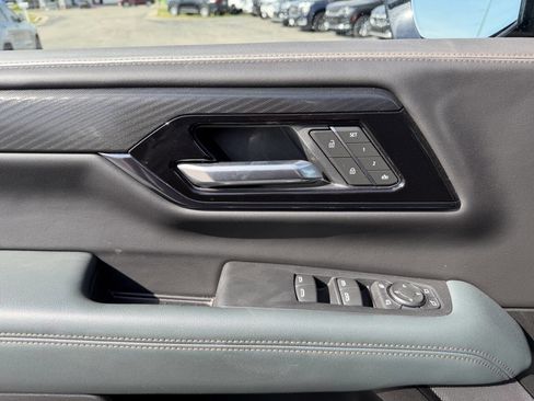 Used 2025 GMC Yukon XL AT4 w/ AT4 Premium Plus Package AWD/4WD image 10