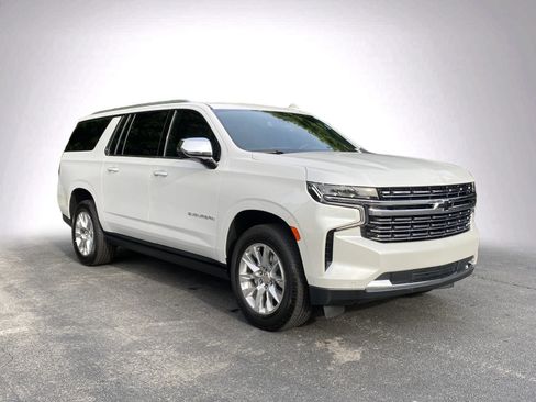 Used 2023 Chevrolet Suburban Premier AWD/4WD image 2