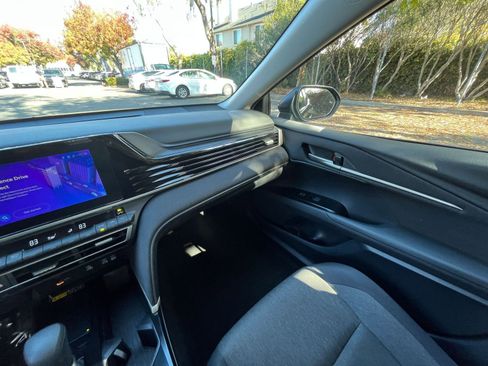 Used 2025 Toyota Camry LE image 34