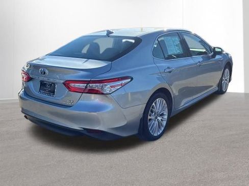 Used 2020 Toyota Camry XLE image 4