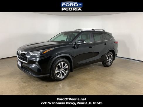 Used 2023 Toyota Highlander XLE AWD/4WD image 1