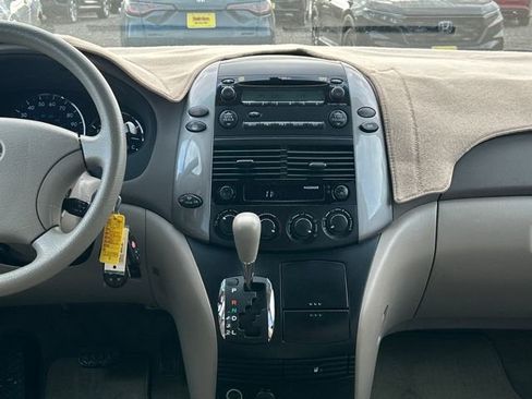 Used 2009 Toyota Sienna CE image 23