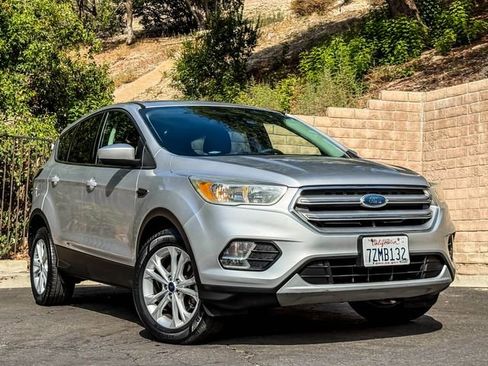 Used 2017 Ford Escape SE image 1