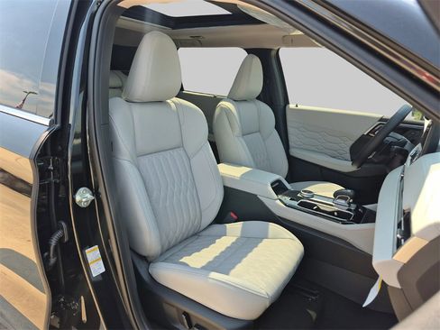 New 2025 Mitsubishi Outlander SEL image 26