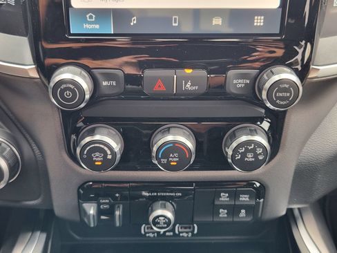 New 2026 RAM 1500 Express AWD/4WD image 17