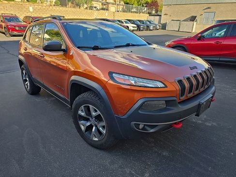 Used 2015 Jeep Cherokee Trailhawk AWD/4WD image 3