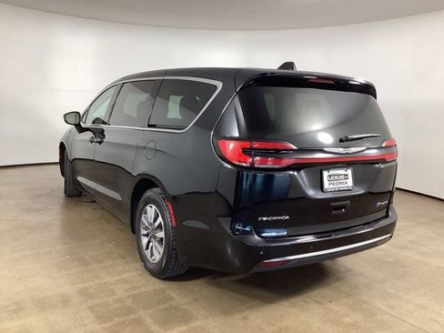 Used 2024 Chrysler Pacifica Limited FWD image 7