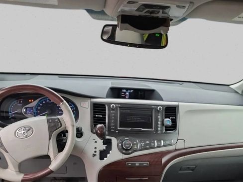 Used 2013 Toyota Sienna Limited image 7