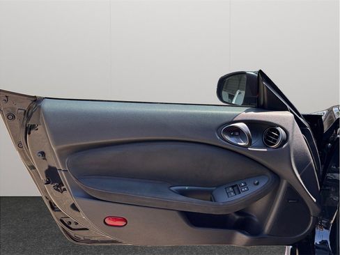 Used 2019 Nissan 370Z NISMO RWD image 18