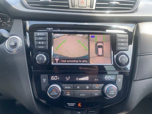 Used 2018 Nissan Rogue SV w/ Premium Package image 20