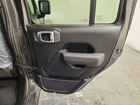 New 2025 Jeep Gladiator Willys image 27