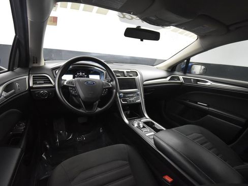 Used 2017 Ford Fusion SE w/ Fusion SE Technology Package FWD image 11