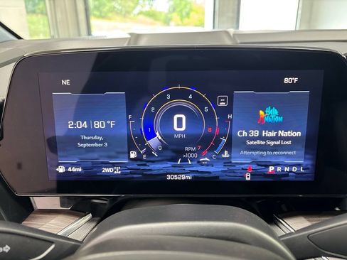 Used 2025 Chevrolet Suburban Premier AWD/4WD image 19