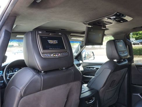 Used 2019 Cadillac Escalade Platinum image 21