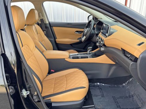 Used 2022 Nissan Sentra SV w/ SV Premium Package image 15