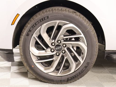 New 2026 Lincoln Navigator Premiere AWD/4WD image 19